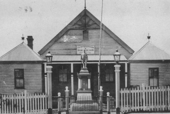 Boer War Memorial in front of the Tenterfield Gymnasium and Recreation Club 1903. 
